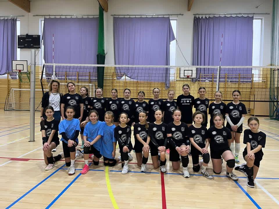 Zdjęcie: Wspaniały występ najmłodszych siatkarek z UKS MORENA Miastko w turnieju mini volley cup w Bytowie.