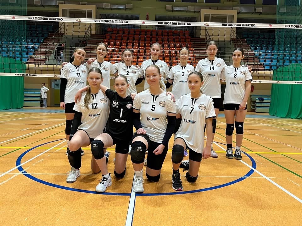 Zdjęcie: Siatkarki z Moreny walczyły w Miastku w ramach Pomorskiej Wojewódzkiej Ligi w kategorii młodziczek w piłce siatkowej oraz w grały w  Świątecznym Turniej minisiatkówki
