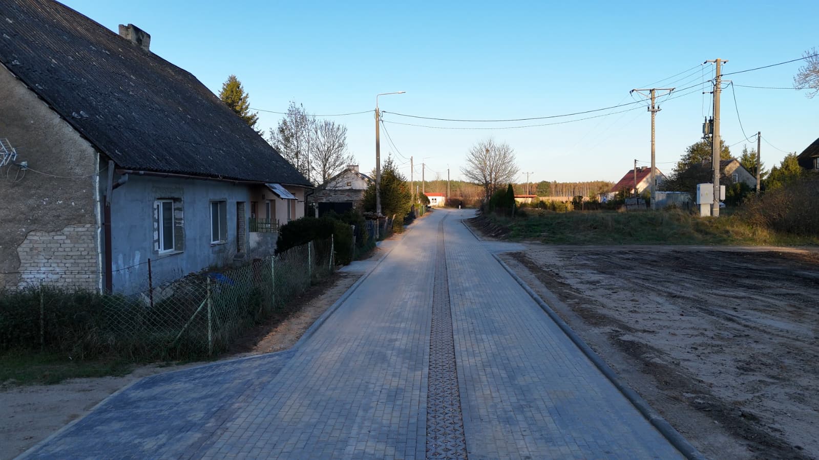 Zdjęcie: Zakończono przebudowę drogi gminnej w miejscowości Przeradz!