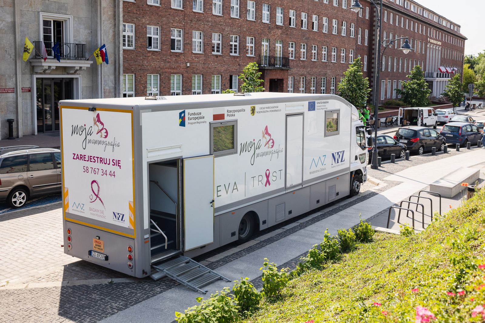 Zdjęcie: Świętuj różowy październik. Zbadaj piersi!