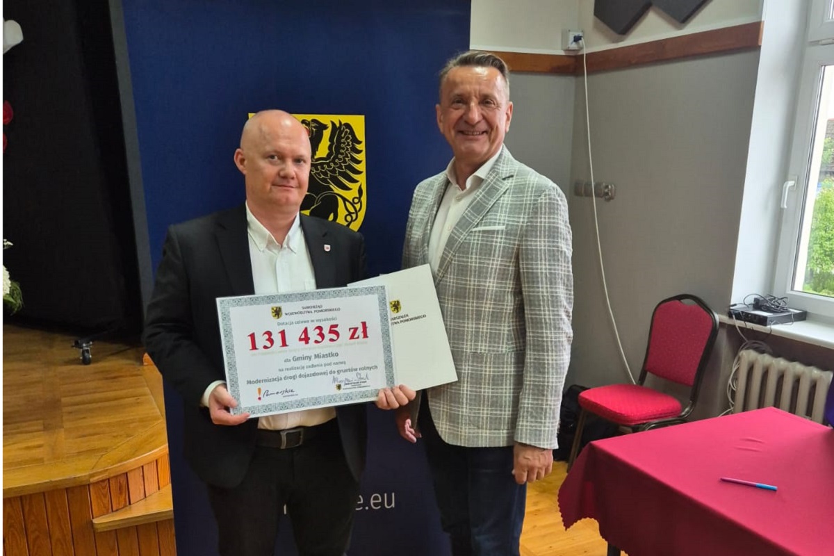 Zdjęcie: Umowa na przebudowę drogi w Gatce podpisana!